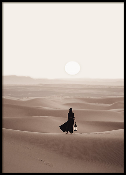 Woman in Desert Poster in de groep Posters / Natuurmotieven bij Desenio AB (12341)