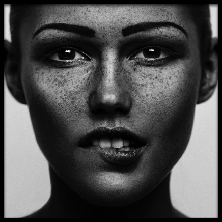 Summer Freckles Poster in de groep Posters / Zwart wit bij Desenio AB (2530)