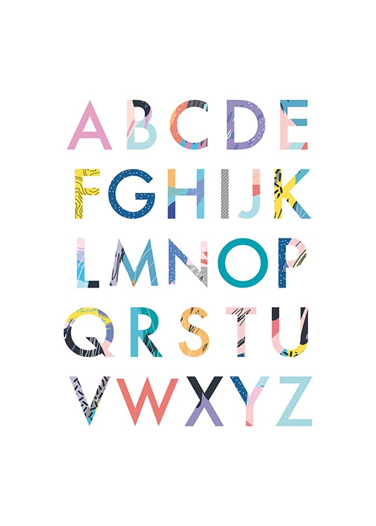 - Poster met het alfabet in kleurrijke letters op een witte achtergrond.