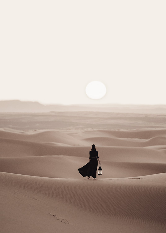 Woman in Desert Poster / Natuurmotieven bij Desenio AB (12341)