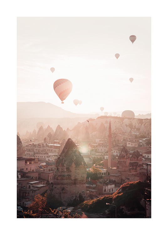  – Foto met luchtballonnen en zonsondergang over de stad Cappadocië, Turkije