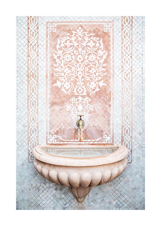  - Foto van een mozaïekmuur in blauw, roze en wit achter een kleine fontein