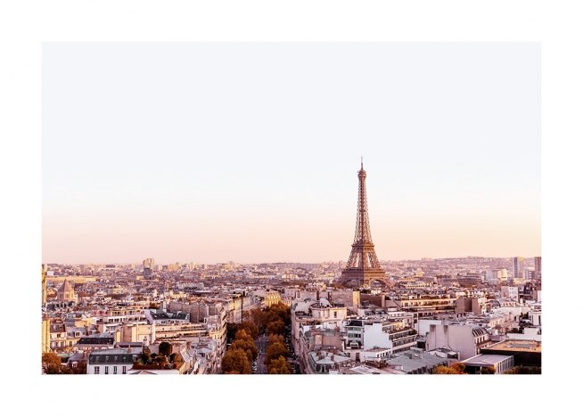  – Foto van Parijs met gebouwen en de Eiffeltoren bij zonsopgang