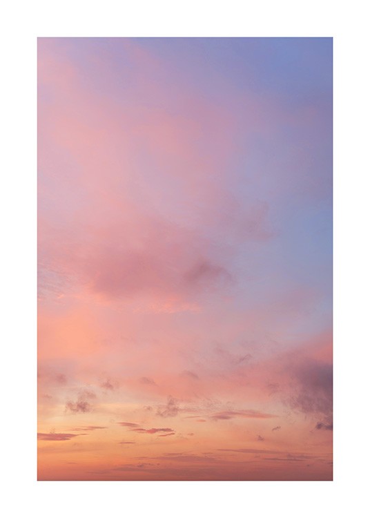  – Foto van een zonsondergang met roze wolken tegen een lichtpaarse hemel