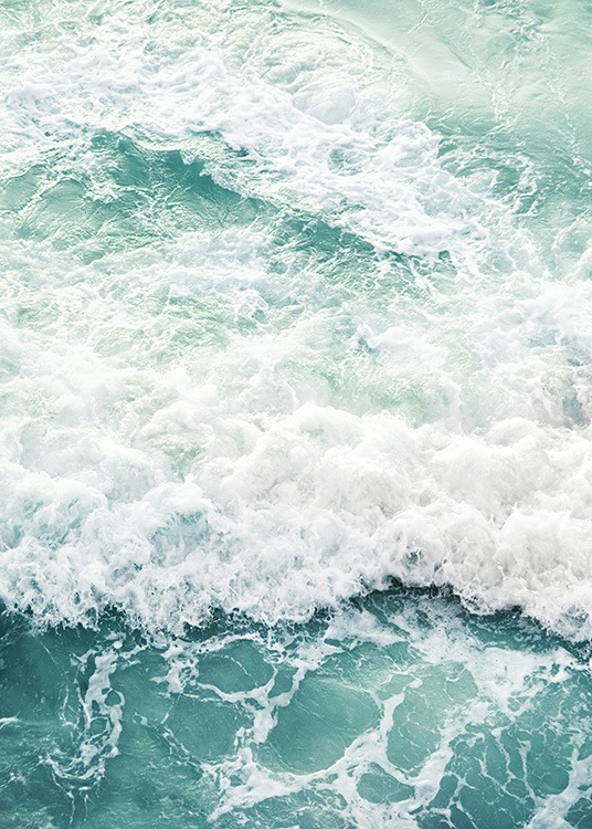  – Foto van een oceaan met helder blauw water en zeeschuim