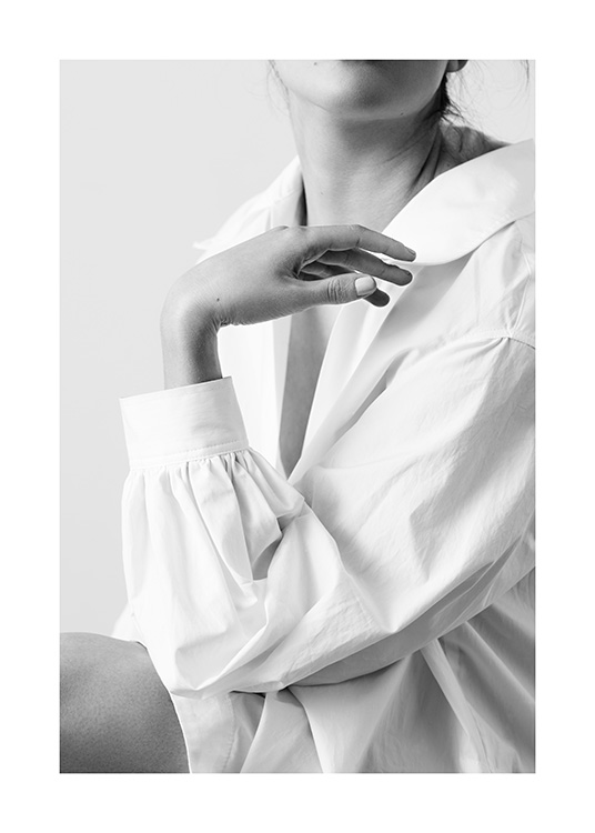  – Zwart wit foto van een vrouw die haar hand elegant gebogen voor zich houdt