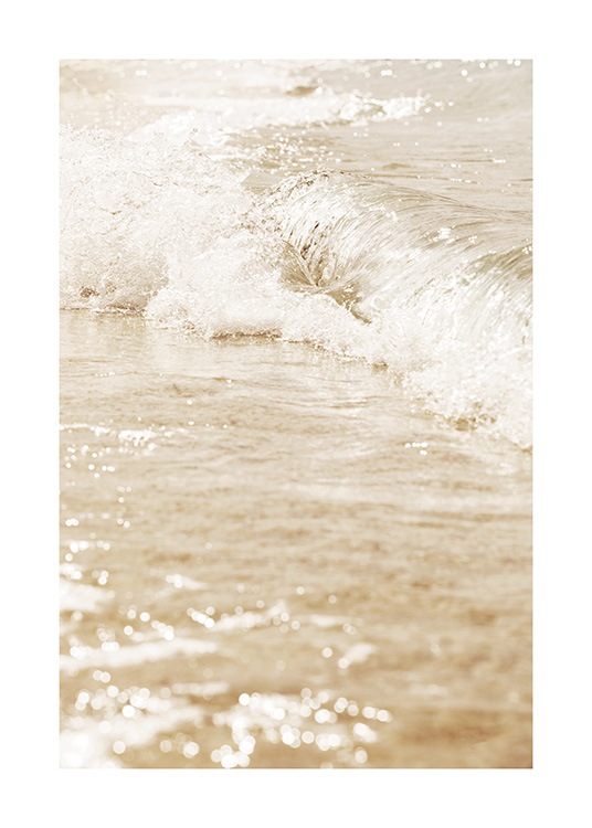  – Foto van een golf in een beige zee