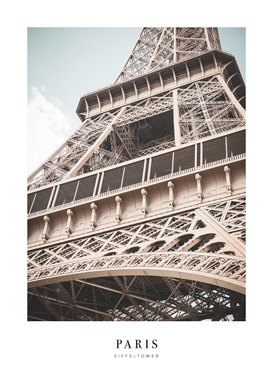  – Foto met close-up van de Eiffeltoren van onderaf gezien, met tekst eronder