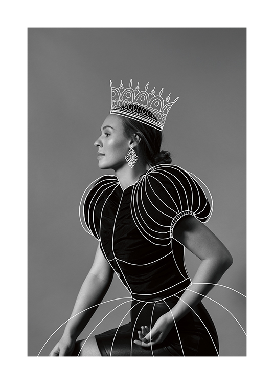  – Zwart-wit foto van een vrouw en-profiel, met een geïllustreerde kroon en jurk