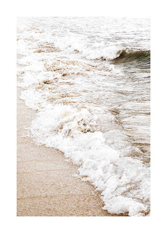  – Foto van een strand en oceaangolven die op de kust slaan