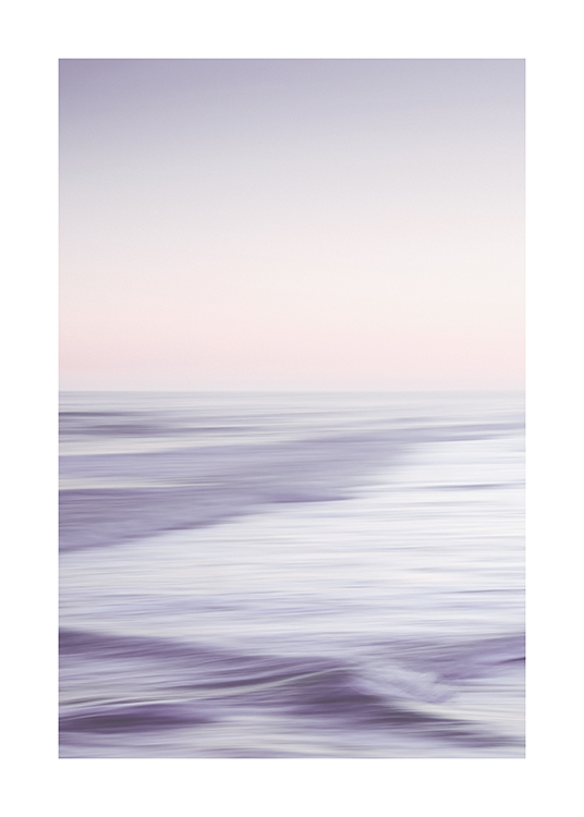  – Wazige foto met lange belichtingstijd van een paars strand met een roze en paarse hemel