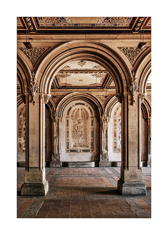 – Foto van de binnenkant van Bethesda Arcade met bogen en pilaren en gebeeldhouwde details