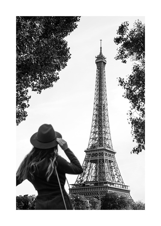 – Poster van een vrouw voor de Eiffeltoren