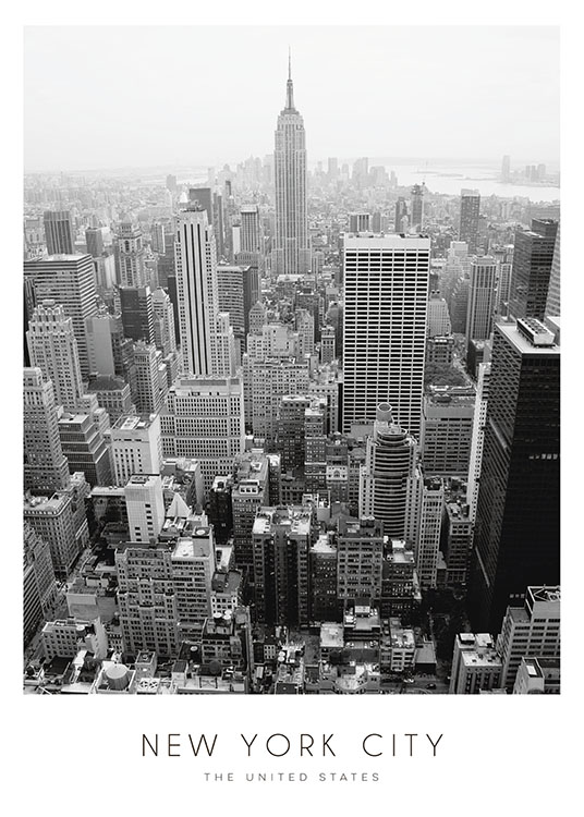  – Zwart wit foto van gebouwen in het centrum van New York en tekst eronder