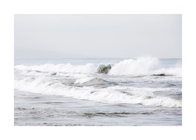  - Foto in pasteltinten met oceaangolven die tot aan de kust komen