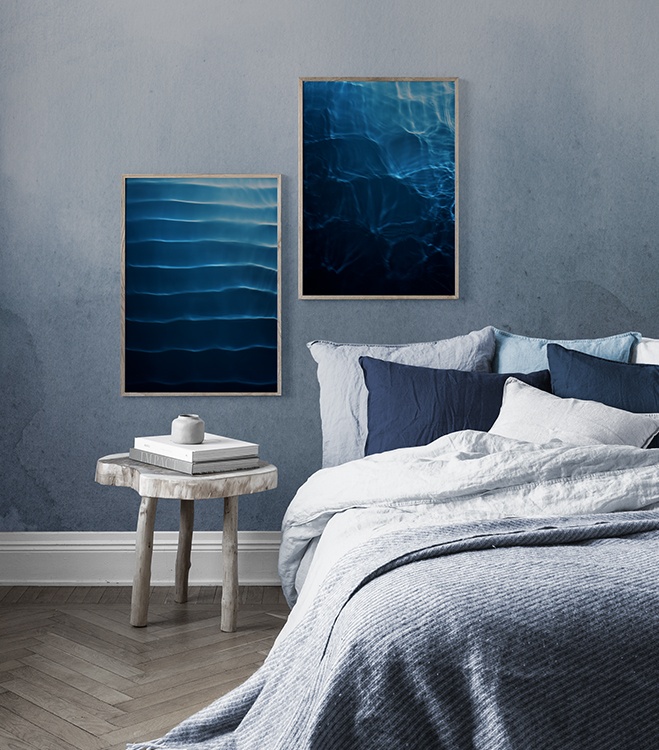 Blauwe slaapkamer met donkerblauwe posterset
